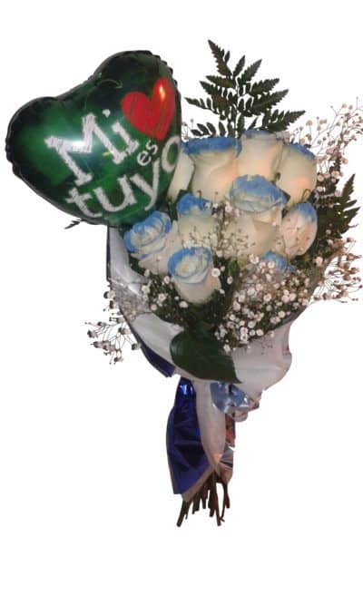 ramo de rosas azules con globo